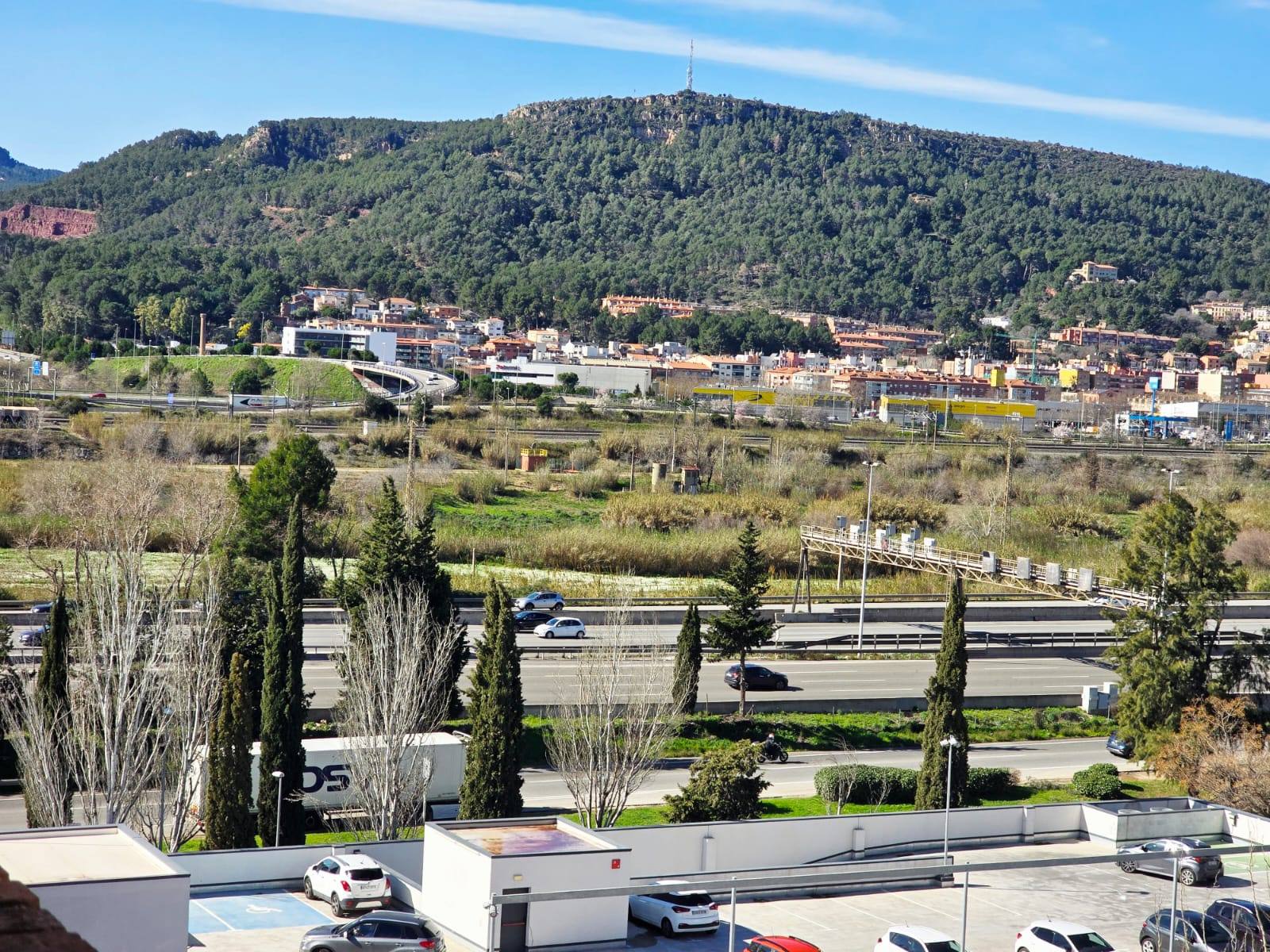 Estupendo Ático con vistas panorámicas en Molins de Rei .  