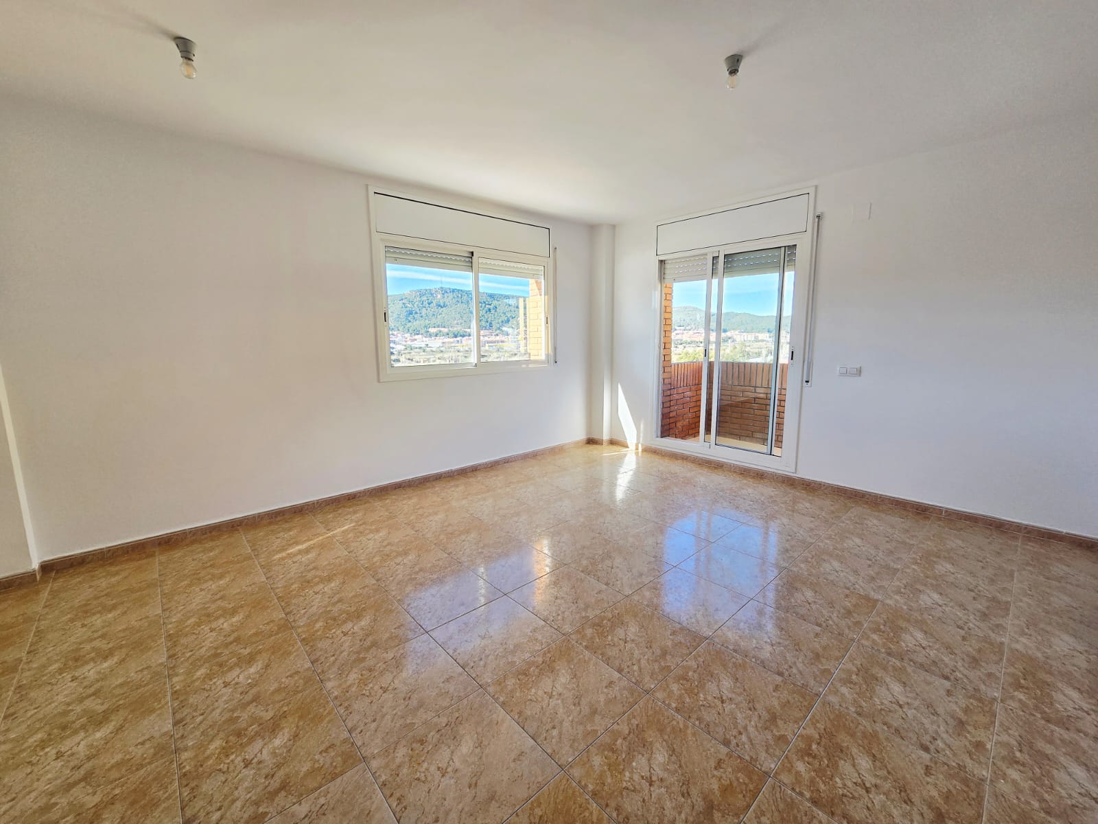 Estupendo Ático con vistas panorámicas en Molins de Rei .  