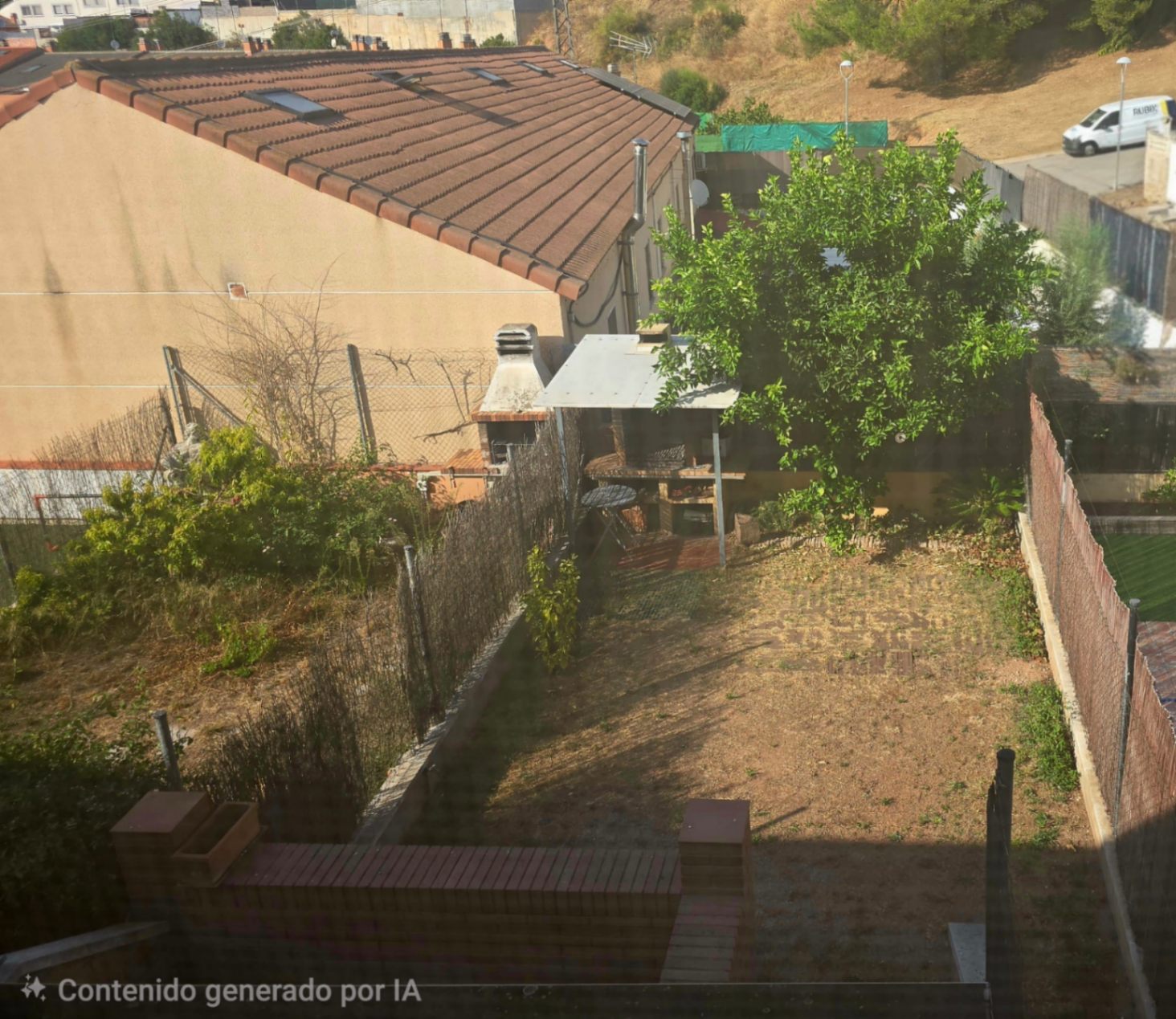 CASA ADOSADA EN URBANIZACIÓN  CON BUENAS VISTAS