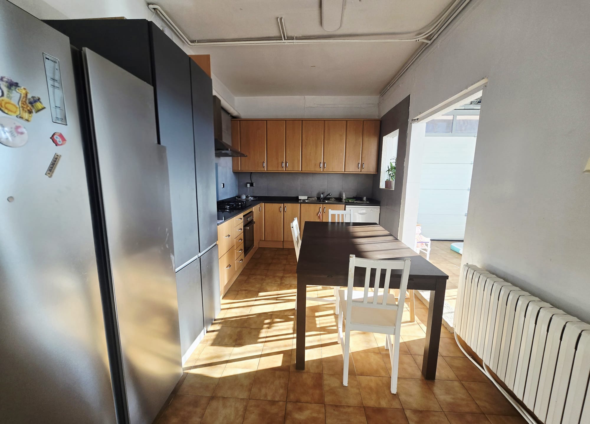 CASA UNIFAMILIAR CON BUENAS VISTAS EN URBANIZACIÓN